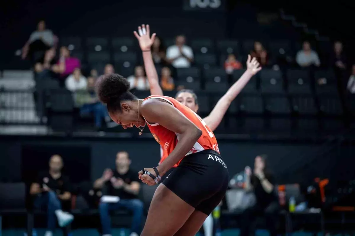 Eczacıbaşı Dynavit, CEV Kadınlar Şampiyonlar Ligi'nde 3-0 Galip