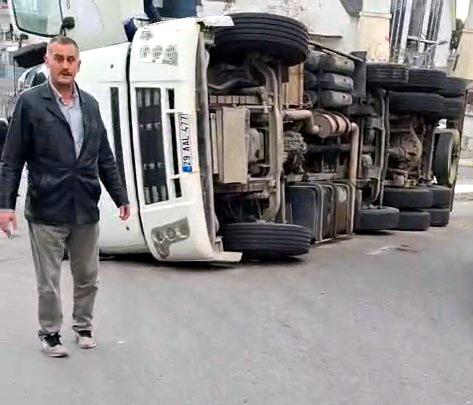 The truck overturned in Esenyurt due to excessive load
