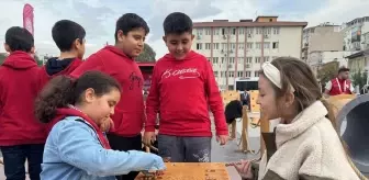 Manisa'da Geleneksel Oyunlar Tırı Çocuklarla Buluştu