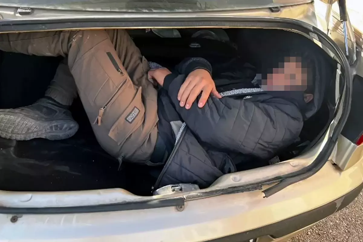 Hatay'da Düzensiz Göçmen Operasyonu: 12 Göçmen Yakalandı, 3 Organizör Tutuklandı