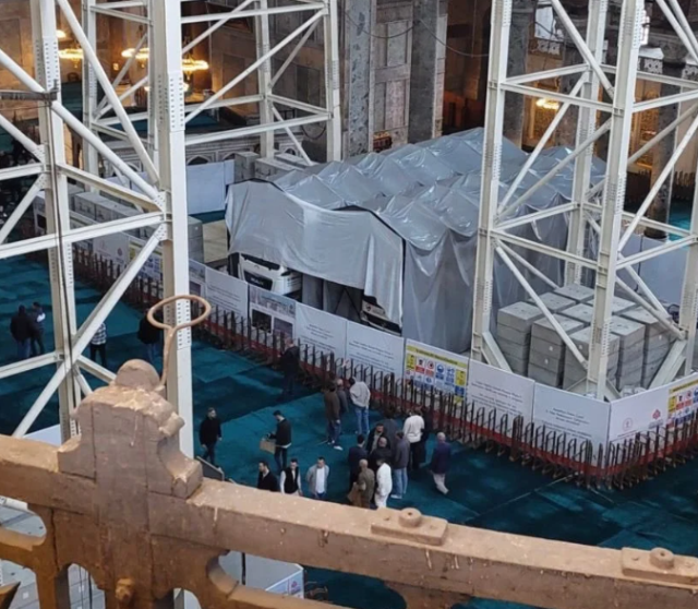 ilber ortayli yi kuplere bindiren goruntu yapi 19292927 2965 m