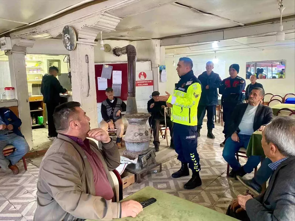 Jandarma Kış Lastiği Takılması İçin Vatandaşı Uyardı