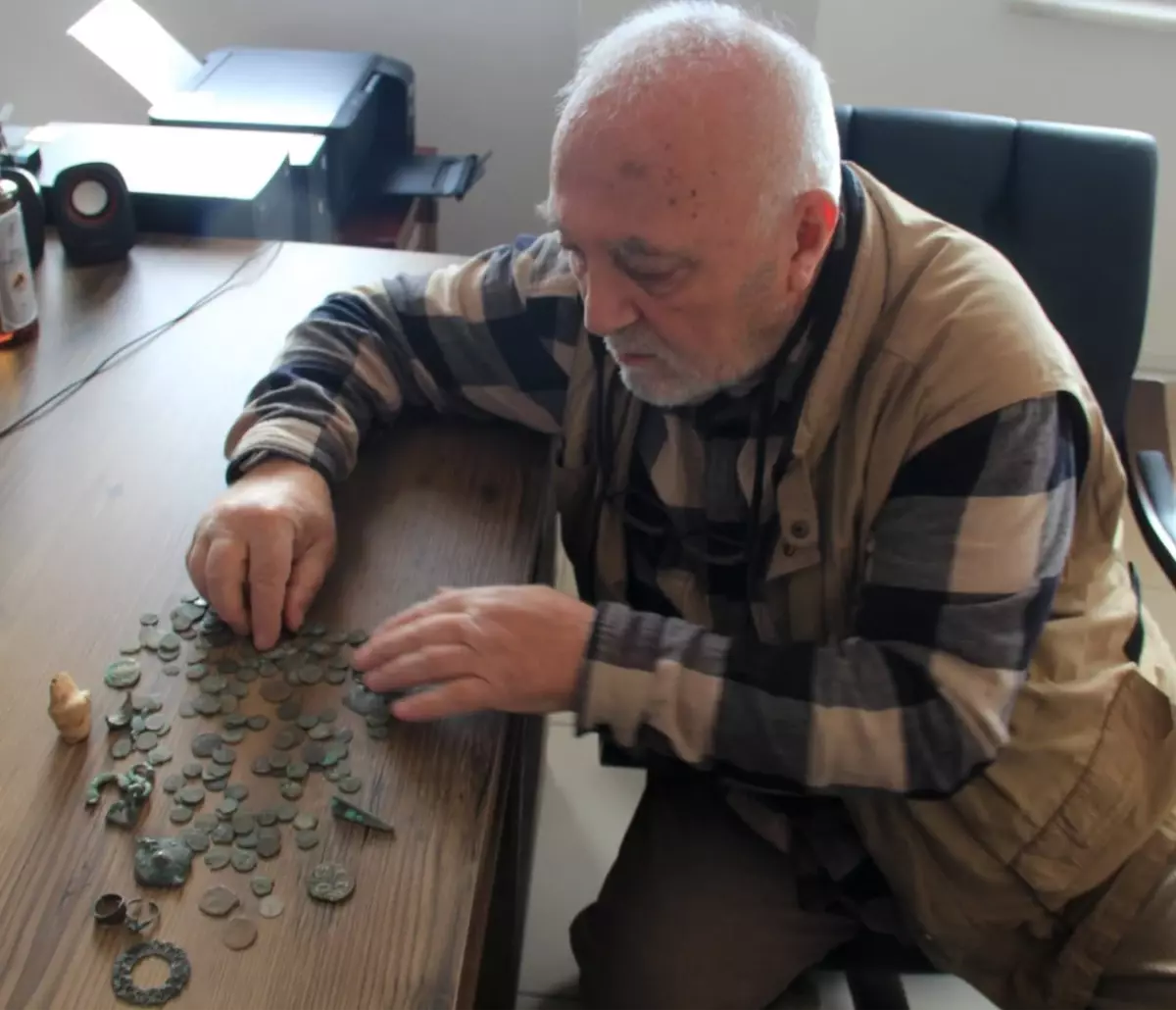 Ermenek'te Tarih Araştırmacısı 148 Sikke Buldu