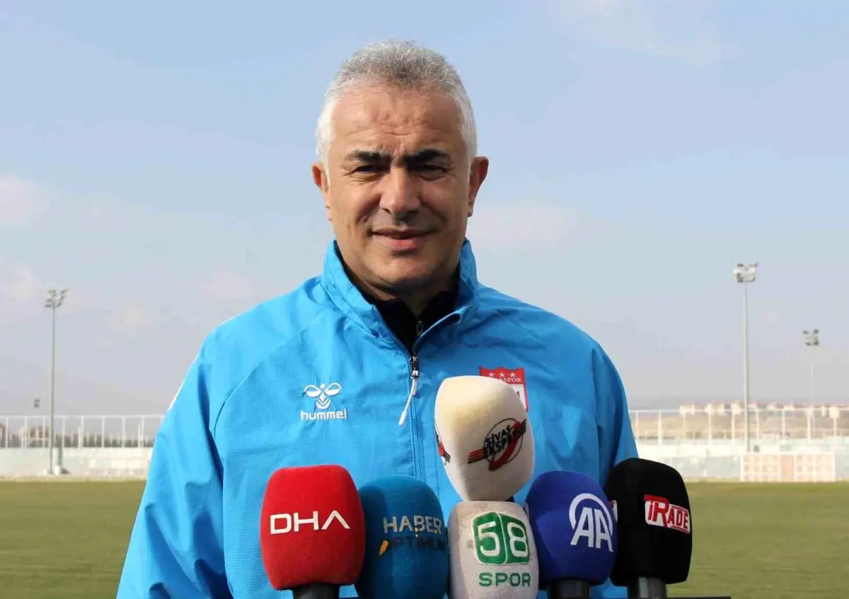 Sivasspor Teknik Direktörü Mehmet Altıparmak: Hedefimiz Şampiyonluk