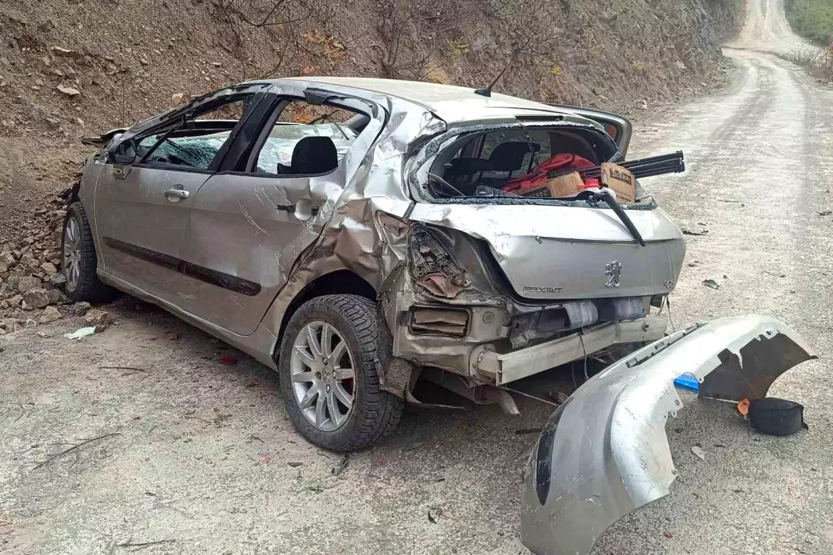 Gümüşhane'de Uçuruma Yuvarlanan Otomobilin Sürücüsü Ağır Yaralı