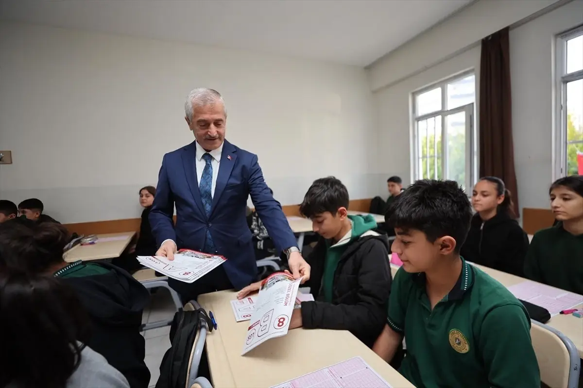 Gaziantep'te Öğrencilere Deneme Seti Desteği