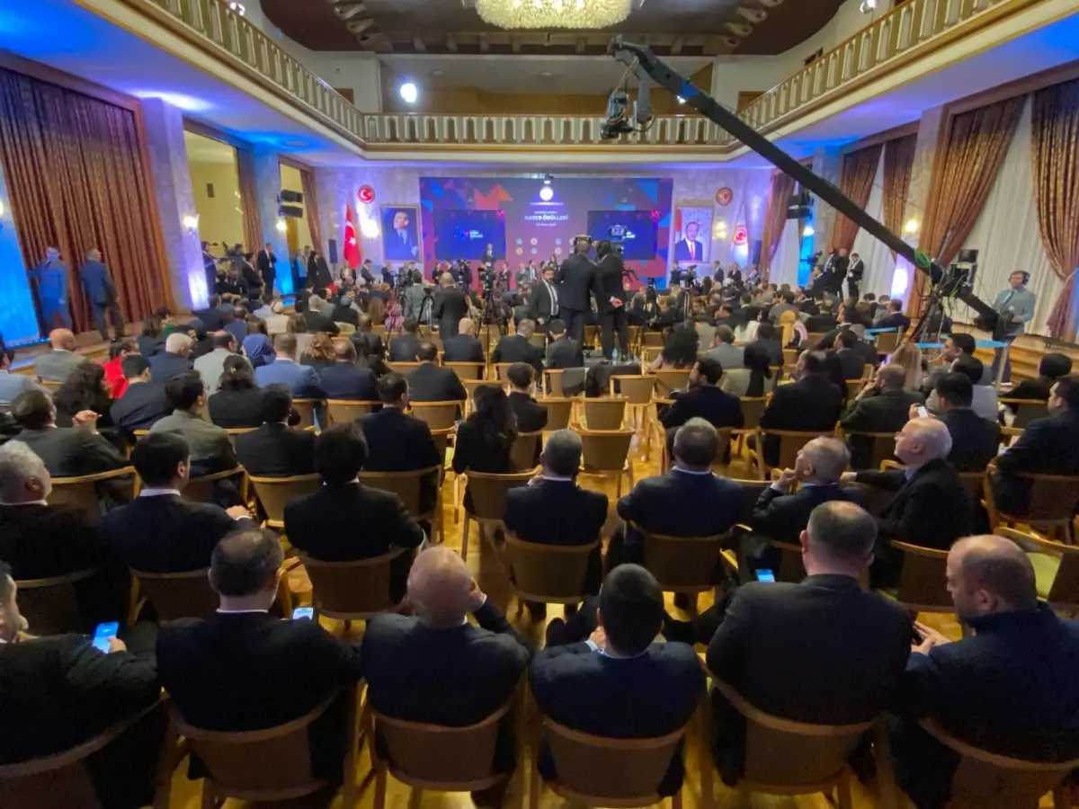 TBMM Başkanı Kurtulmuş: 'Türkiye'de Habercilik Dünyadan Daha Zor'