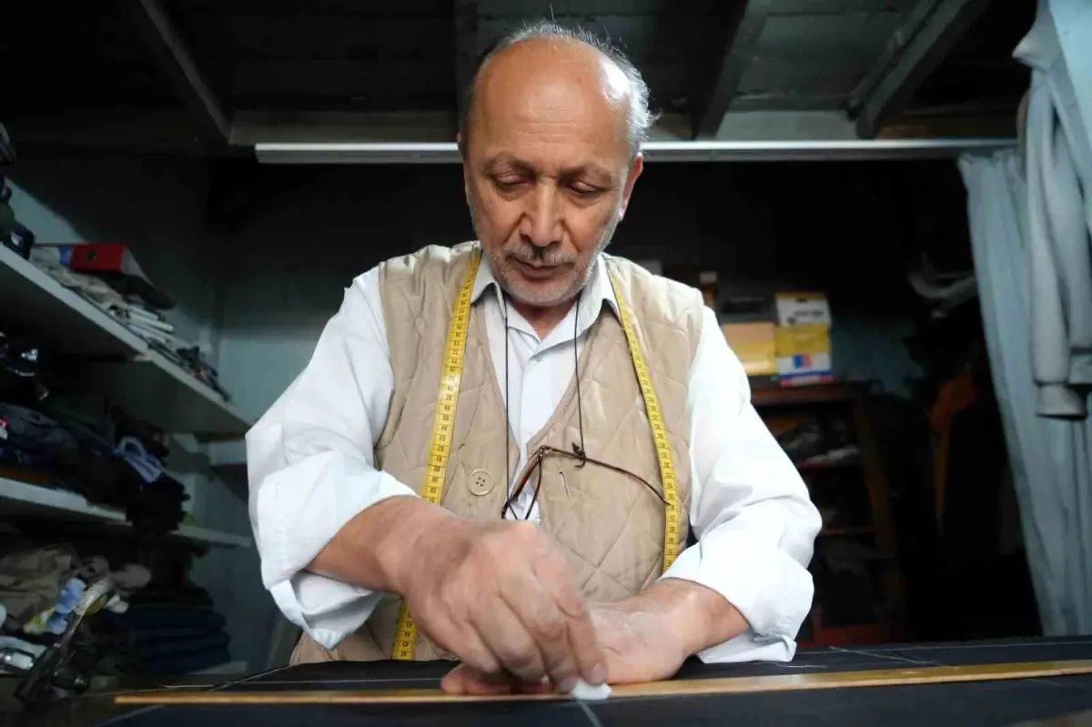 Samsun'da 48 Yıllık Terzi Özel Dikimin Azaldığını Belirtti