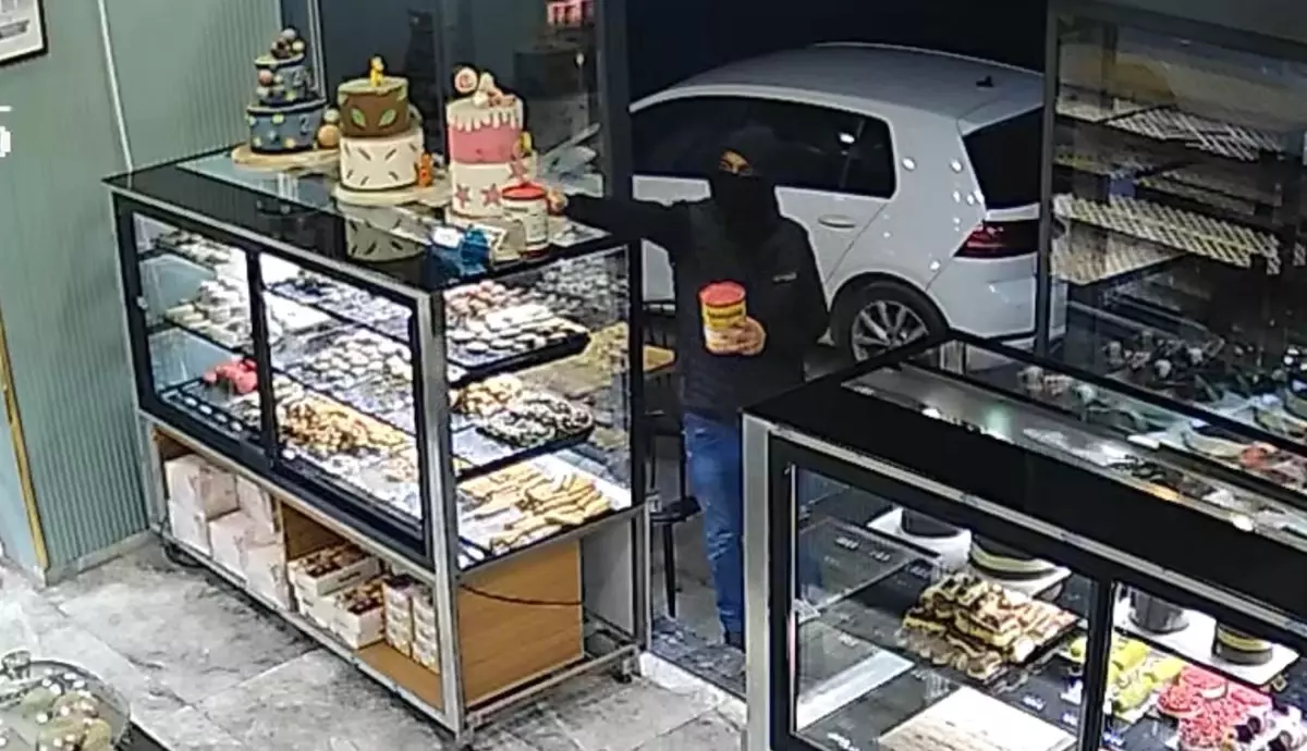 Manisa'da SMA Hastası Çocuk İçin Bağış Kutusunu Çalan Şahıs Aksine Tepki Çekti