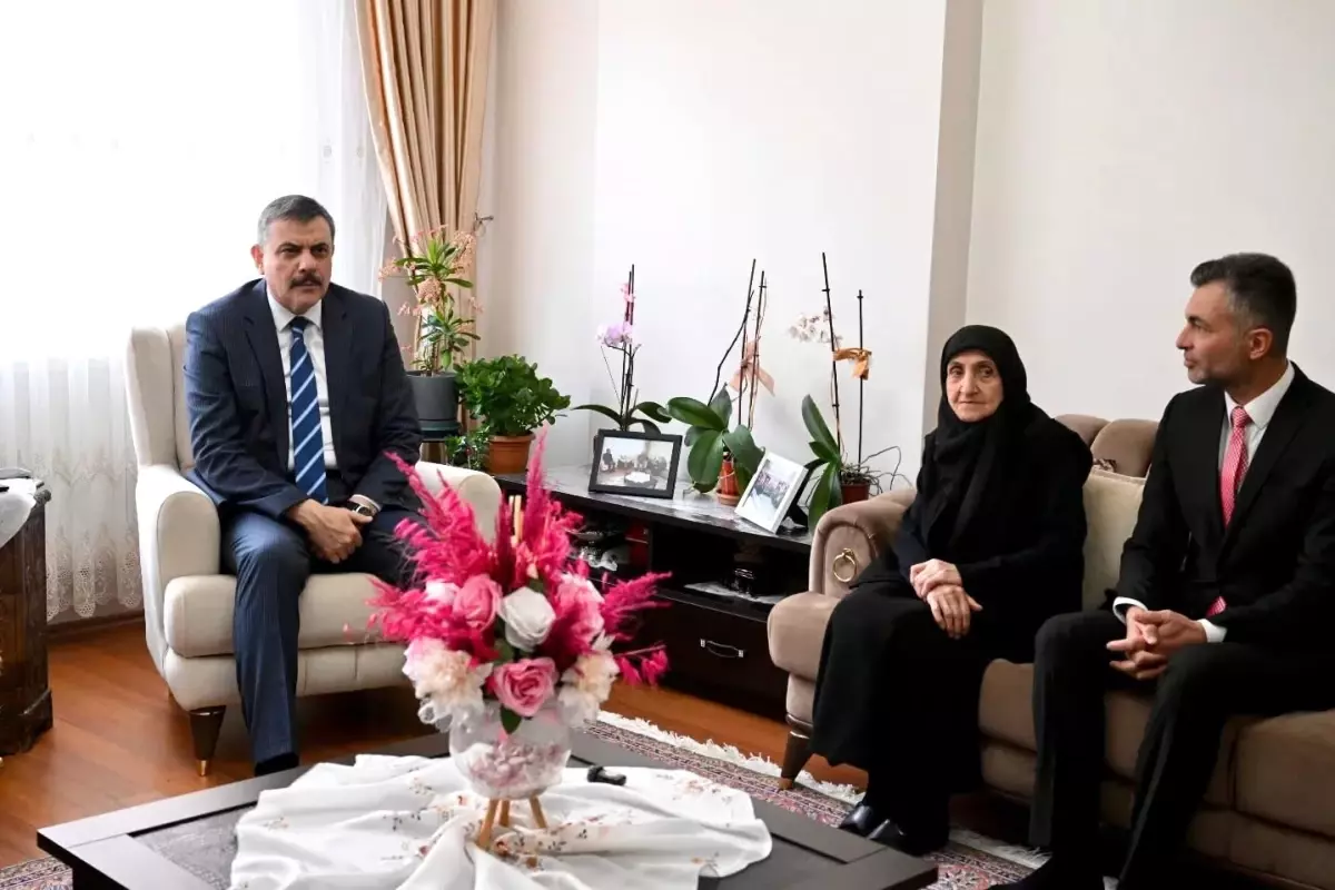 Vali Çiftçi'den şehit annesine vefa