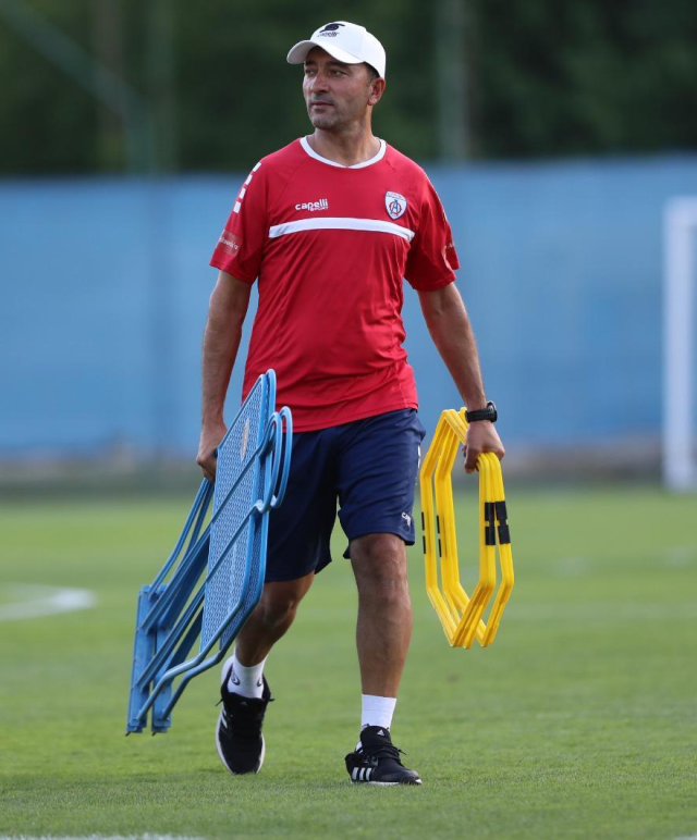 5 erkek kardeş, farklı şehirlerde aynı işi yapıyor 5 5 erkek kardes farkli sehirlerde ayni isi yapiyor 19299770 1521 m