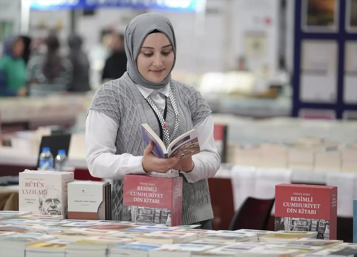'7. Doğu Anadolu Erzurum Kitap Fuarı' 7. gününde devam ediyor