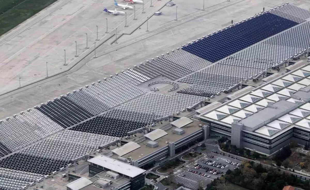 Atatürk Havalimanı'nda teslime hazır binlerce araç tek karede görüntülendi