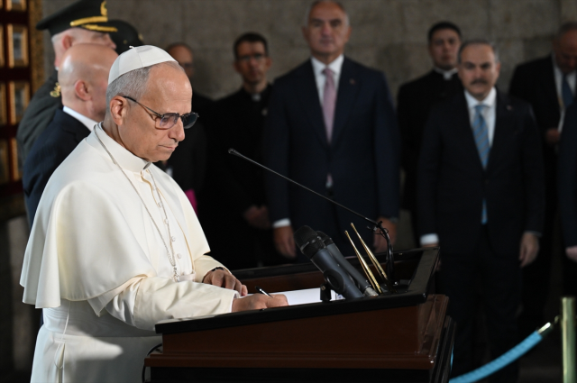 Cumhurbaşkanı Erdoğan, Papa 14. Leo'yu resmi törenle karşıladı! Askeri böyle selamladı Cumhurbaşkanı Erdoğan, Papa 14. Leo'yu resmi törenle karşıladı! Askeri böyle selamladı