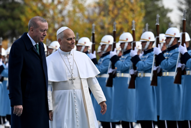 Cumhurbaşkanı Erdoğan, Papa 14. Leo'yu resmi törenle karşıladı Cumhurbaşkanı Erdoğan, Papa 14. Leo'yu resmi törenle karşıladı