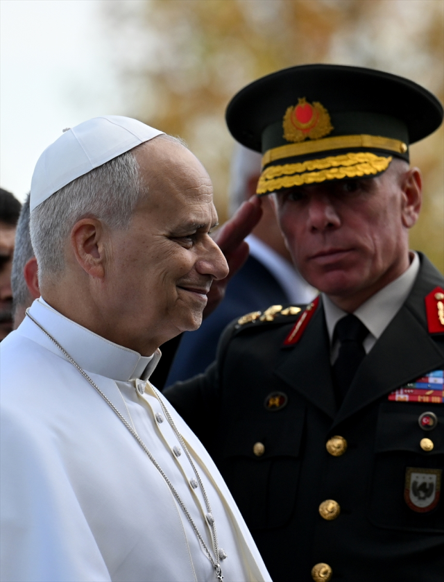 Cumhurbaşkanı Erdoğan, Papa 14. Leo'yu resmi törenle karşıladı Cumhurbaşkanı Erdoğan, Papa 14. Leo'yu resmi törenle karşıladı