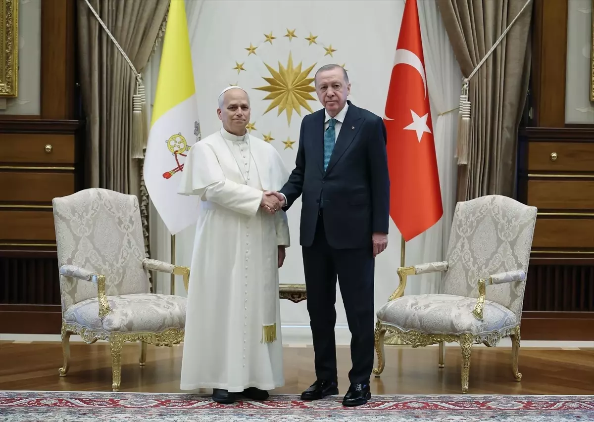 Papež Leo XIV. se je srečal s turškim predsednikom Erdoğanom in ekumenskim patriarhom Bartolomejem.