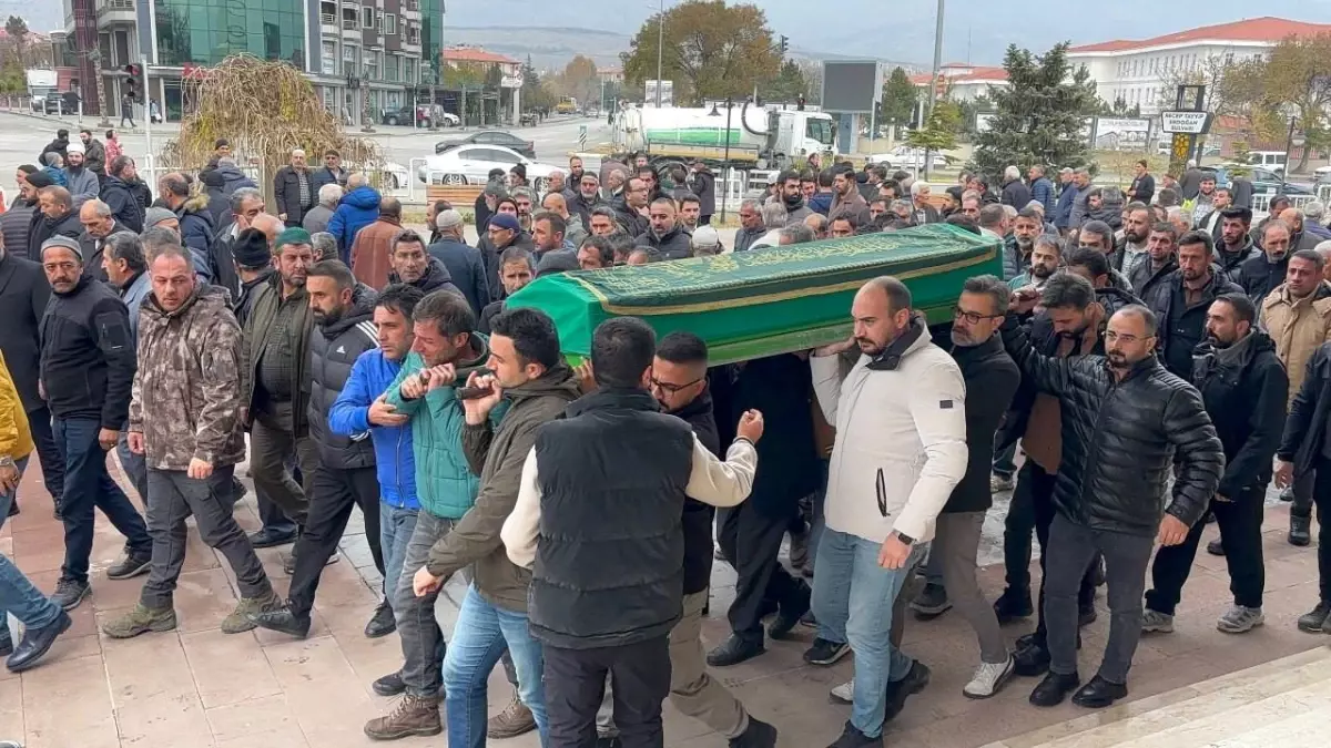 Erzincan'da Baba ve Oğul Silahla Öldü, Cenaze Töreni Düzenlendi