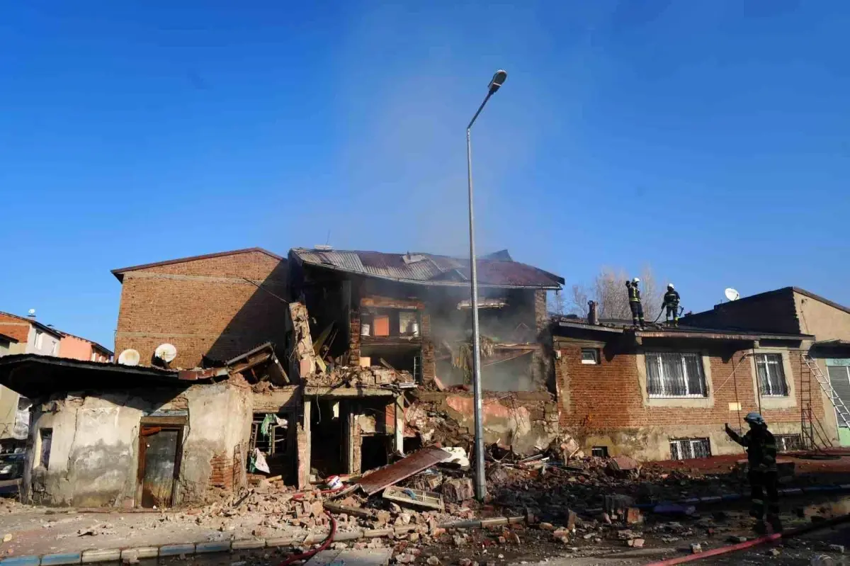 Erzurum'da Doğalgaz Patlaması: 2 Ev Yıkıldı, 1 Yaralı