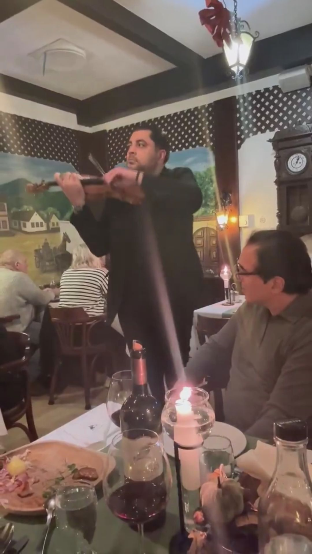 Moments when Fazıl Say accompanied the violinist with his hands shook social media