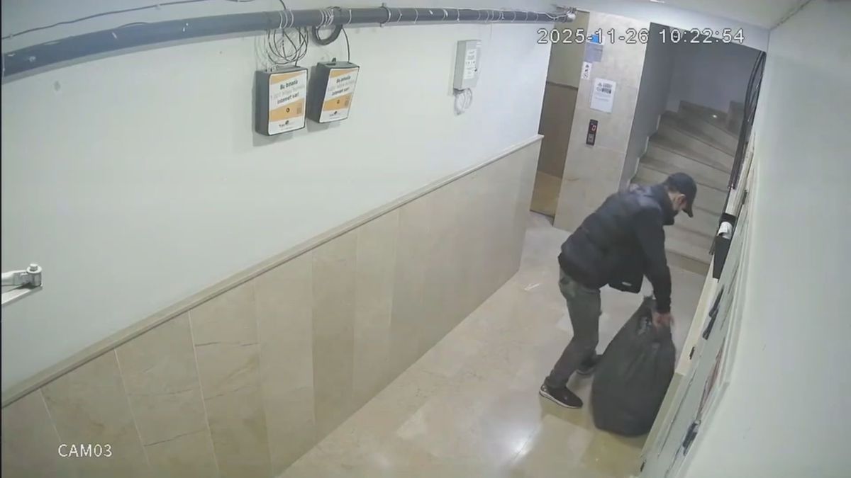 Gazosmanpaşa'da Ayakkabı Hırsızlığı Kamerada