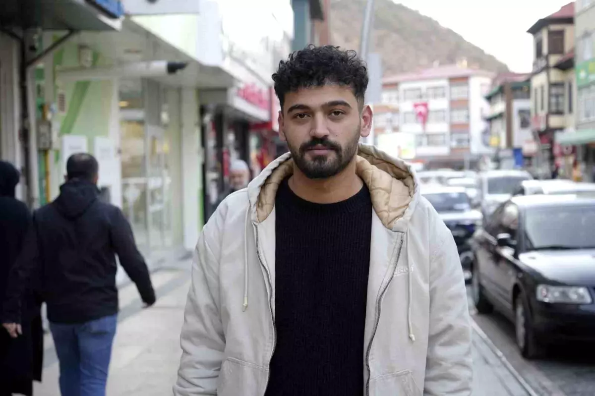 Gümüşhane'de Esnafın Kahramanlığı: Bıçaklı Saldırıya Meyve Kasalarıyla Müdahale