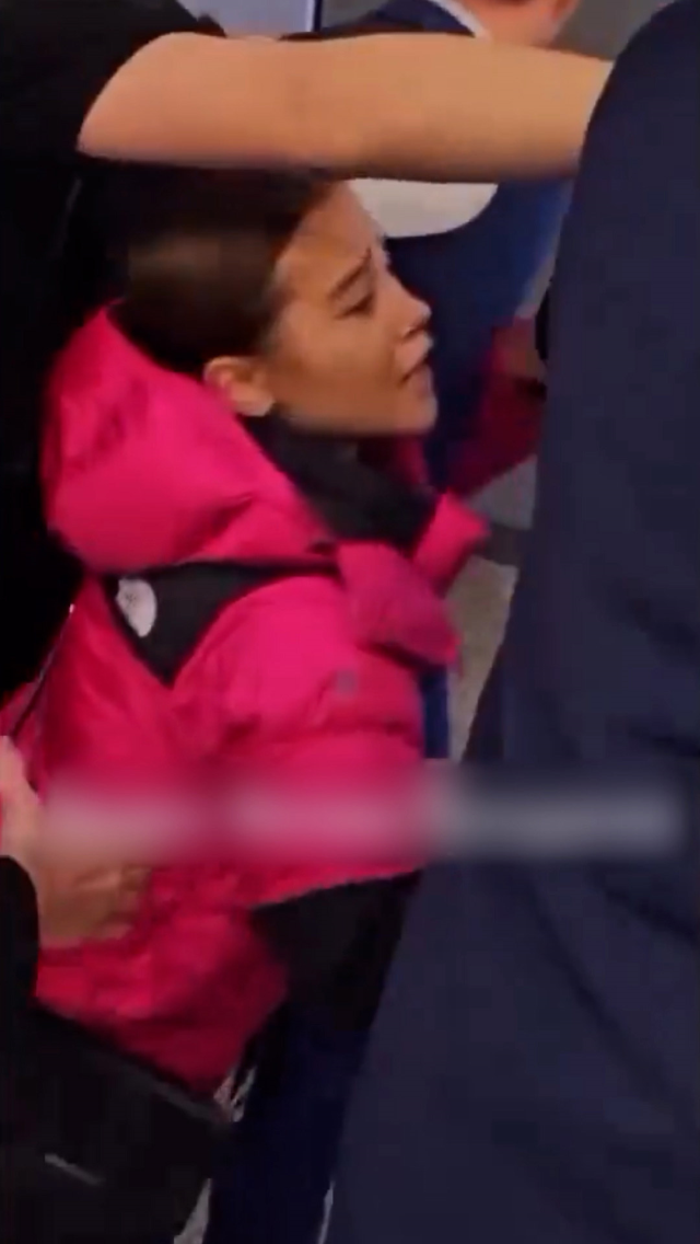 Hande Erçel couldn't hold back when she saw what her bodyguard did