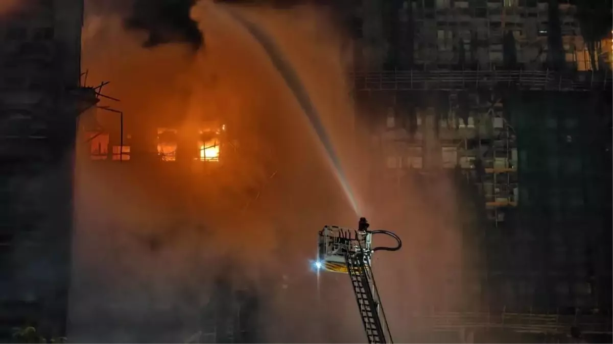 Hong Kong'daki Yangında Ölü Sayısı 55'e Yükseldi