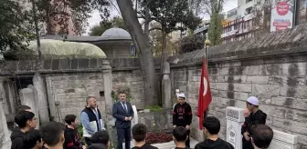 İstanbul'da 24 Kasım Öğretmenler Günü kapsamında eğitimci, şair ve yazarlar kabirleri başında anıldı