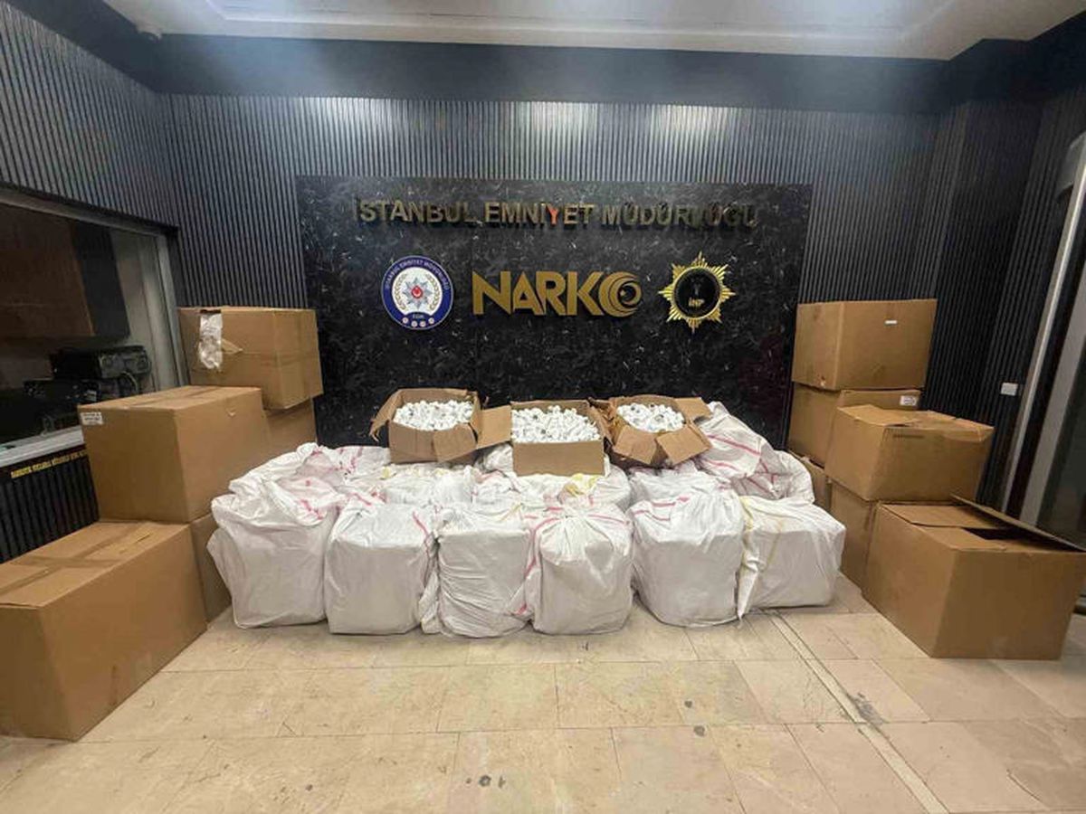 İstanbul'da uyuşturucu ve kaçak ilaç operasyonu: 150 bin hap ve 1230 kutu ilaç ele geçirildi