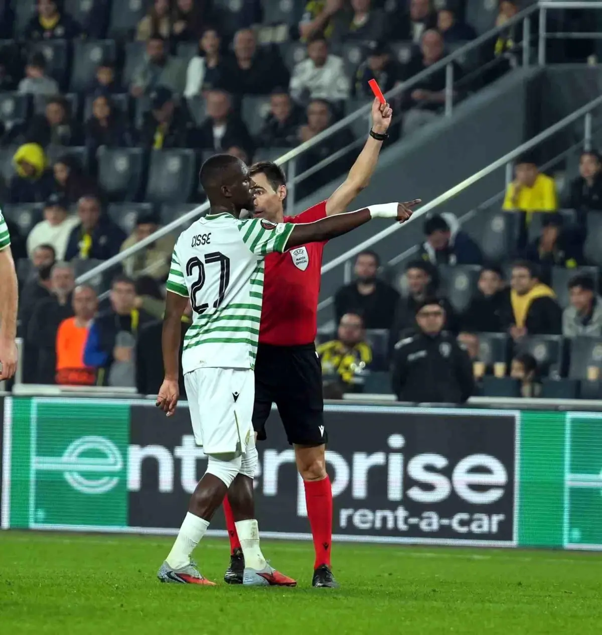 Fenerbahçe'nin Jhon Duran'ına Kırmızı Kart