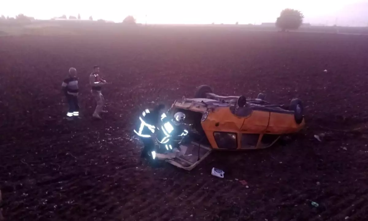 Hatay'da Şarampole Devrilen Otomobilin Sürücüsü Yaralandı