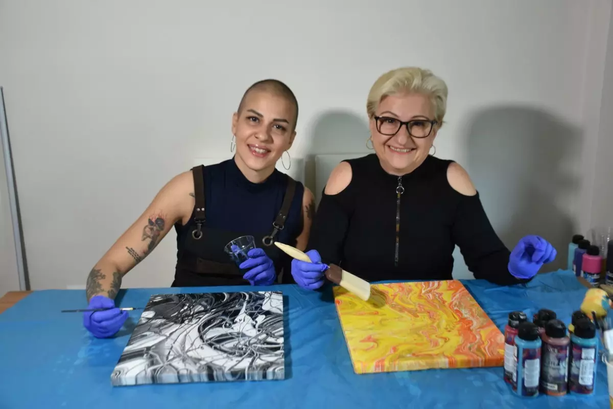 Anne ve Kız Kanserle Mücadele Ederken Sanatla İyileşiyorlar
