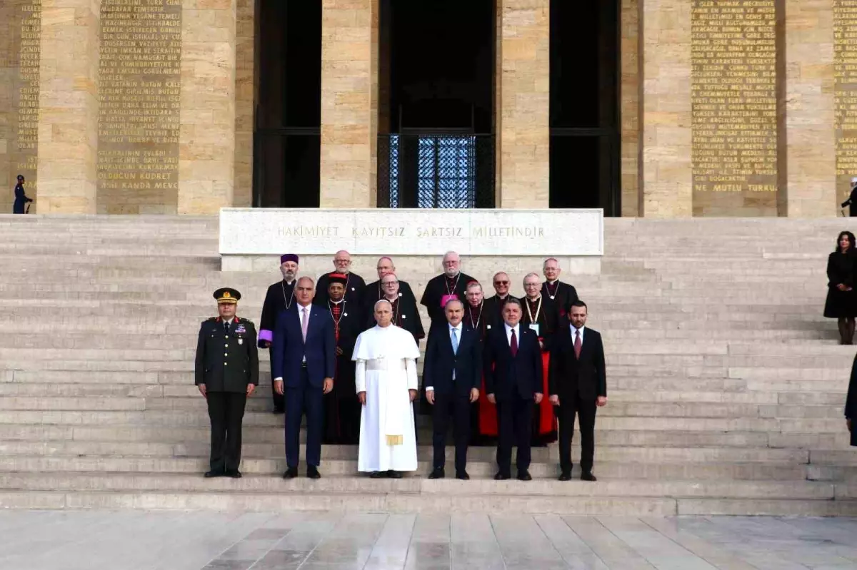Papa 14. Leo Türkiye'deki İlk Yurtdışı Ziyaretini Anıtkabir ile Başlattı