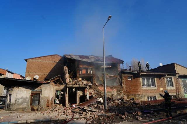 sehir diken ustunde dogal gaz patlamasi sonucu 2 19297465 8859 m