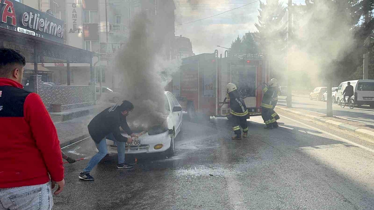 Konya'da Seyir Halindeki Araçta Yangın Çıktı