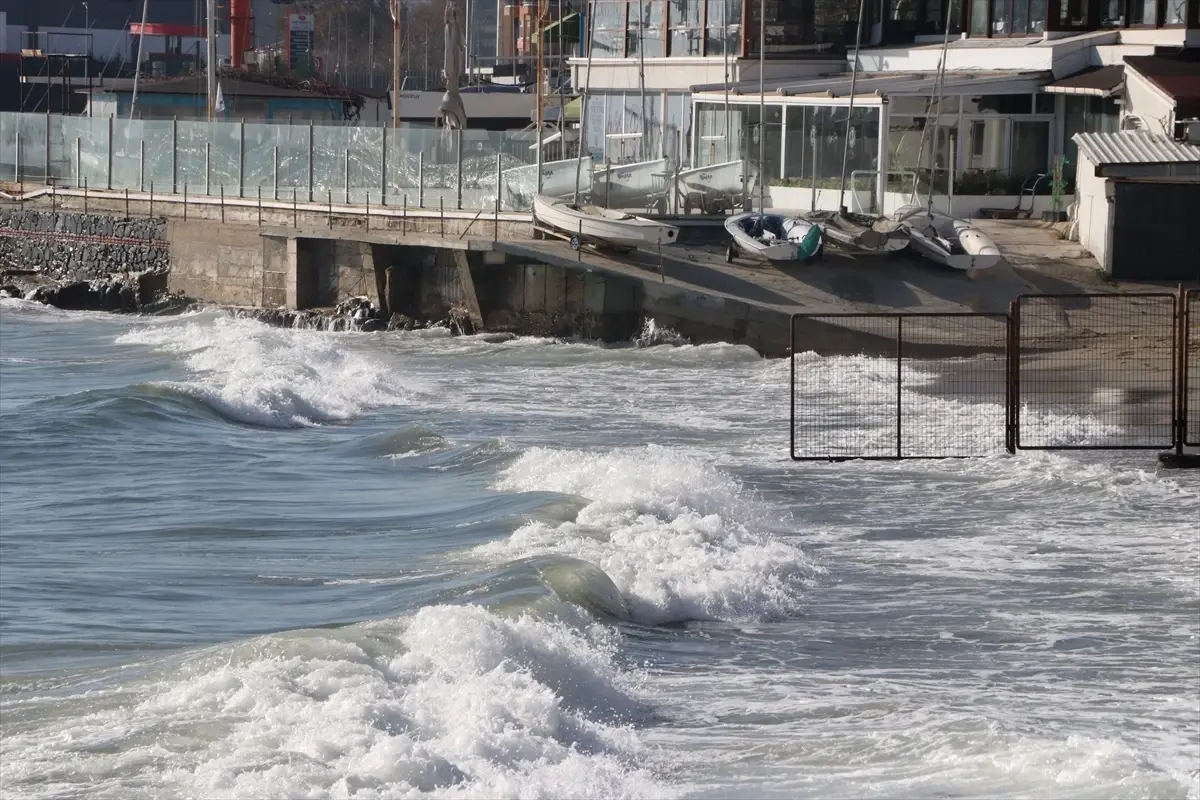 Marmara Denizi'nde Lodos Tekirdağ'da Ulaşımı Aksatıyor
