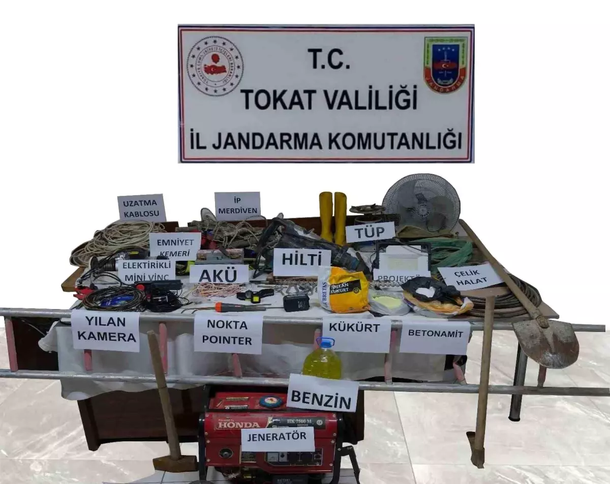 Tokat'ta Kaçak Kazı Yapan 3 Şüpheli Jandarma Tarafından Yakalandı