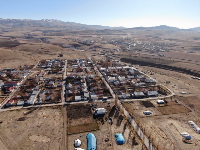 Symmetrical structures in Özalp district of Van are enchanting with the beauty of autumn