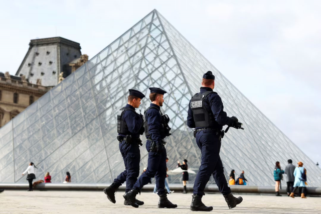 The captured thieves confessed everything! Is Russia behind the Louvre robbery?