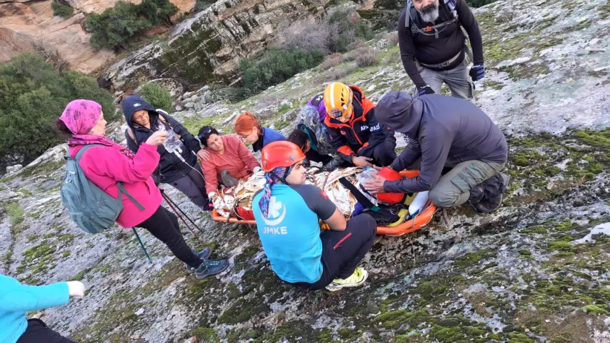 Aydın&apos;da Doğa Yürüyüşü Sırasında Dere Yatağına Düşen Şahıs Kurtarıldı