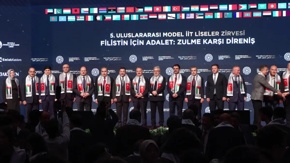 5'inci Uluslararası Model İslam İşbirliği Teşkilatı Liseler Zirvesi İstanbul'da başladı