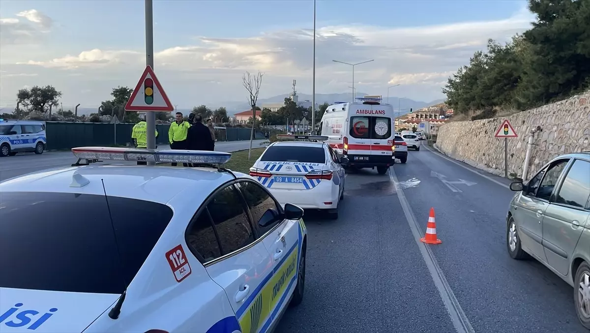 Kuşadası'nda Motosiklet Devrildi: İki Yaralı