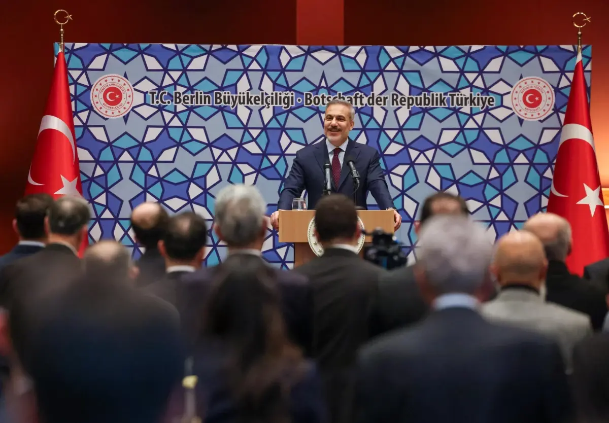 Bakan Fidan, Almanya'daki Türklerle bir araya geldi