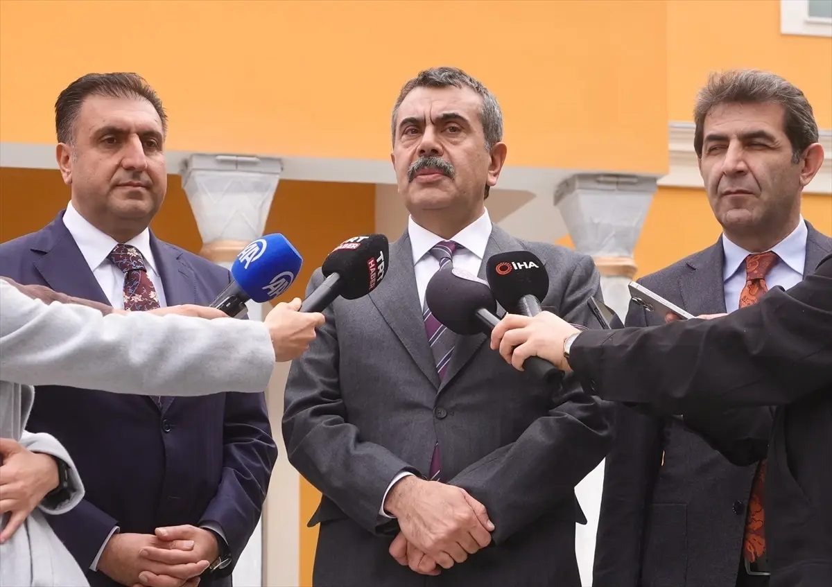 Milli Eğitim Bakanı Tekin, Yeni Eğitim Akademileri ile Öğretmen Eğitimine Dikkat Çekti