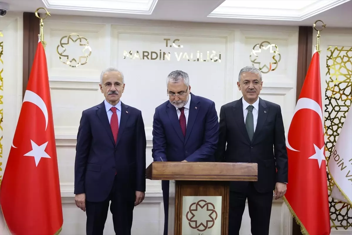 Bakanlar Uraloğlu ve Işıkhan Midyat'ta Ziyarette Bulundu