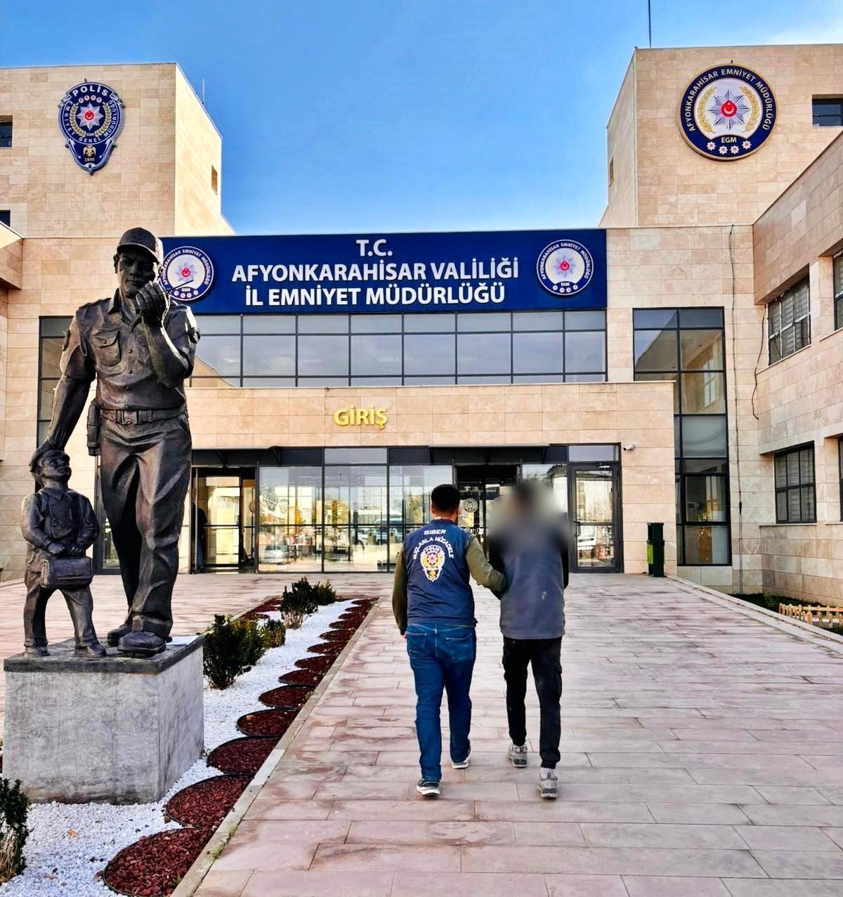 Afyonkarahisar'da Aranan İki Şahıs Yakalandı