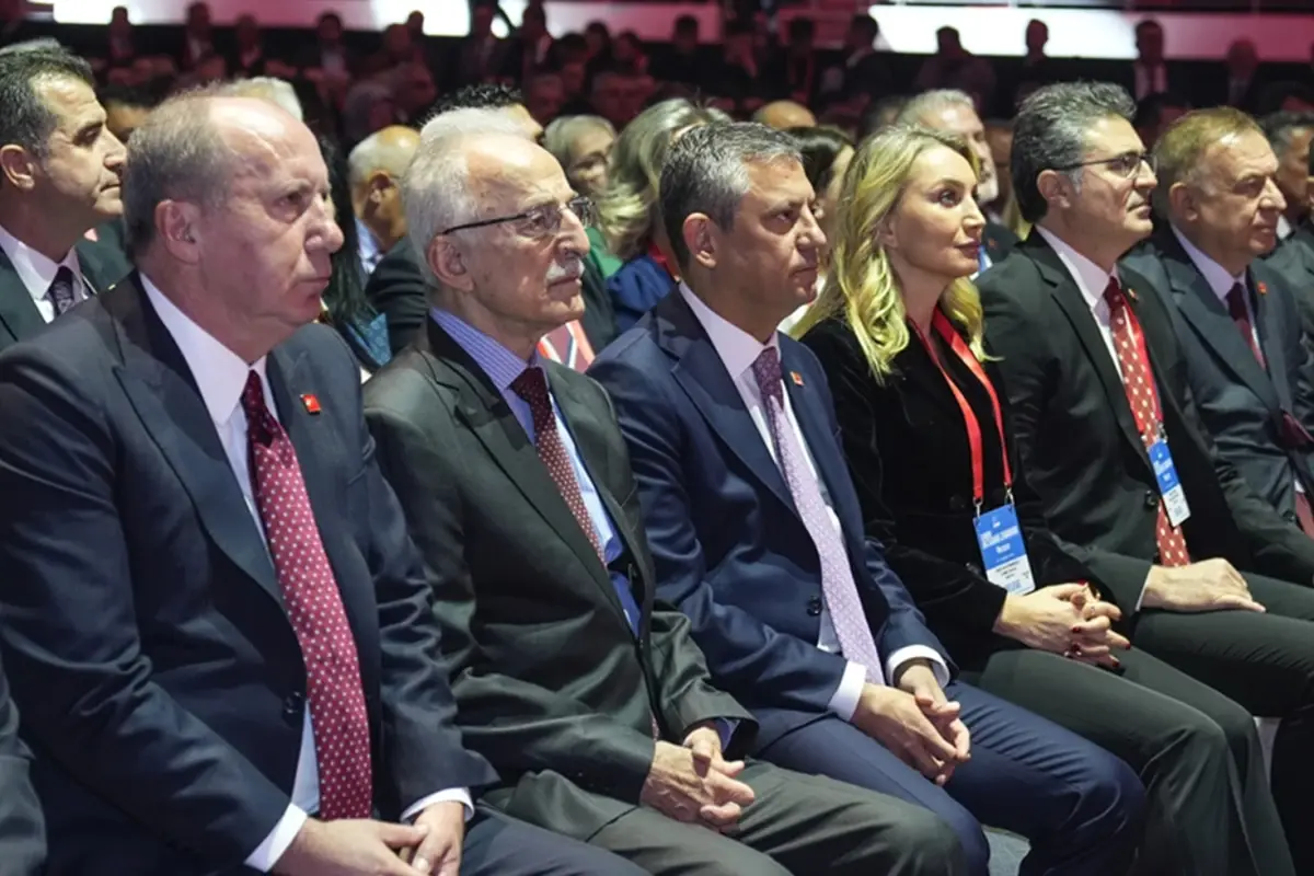 CHP'nin 39. kurultayı başladı! Özel'in davetine rağmen Kılıçdaroğlu katılmadı