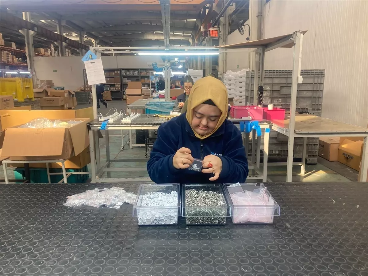 Down Sendromlu Şeymanur, Azmiyle Takdir Topluyor