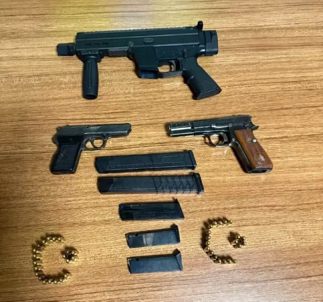 A weapons cache was found in the wardrobe! The brothers' defense is incredible